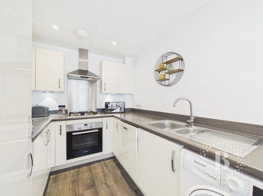 Stylish 2 Bed House photo 3