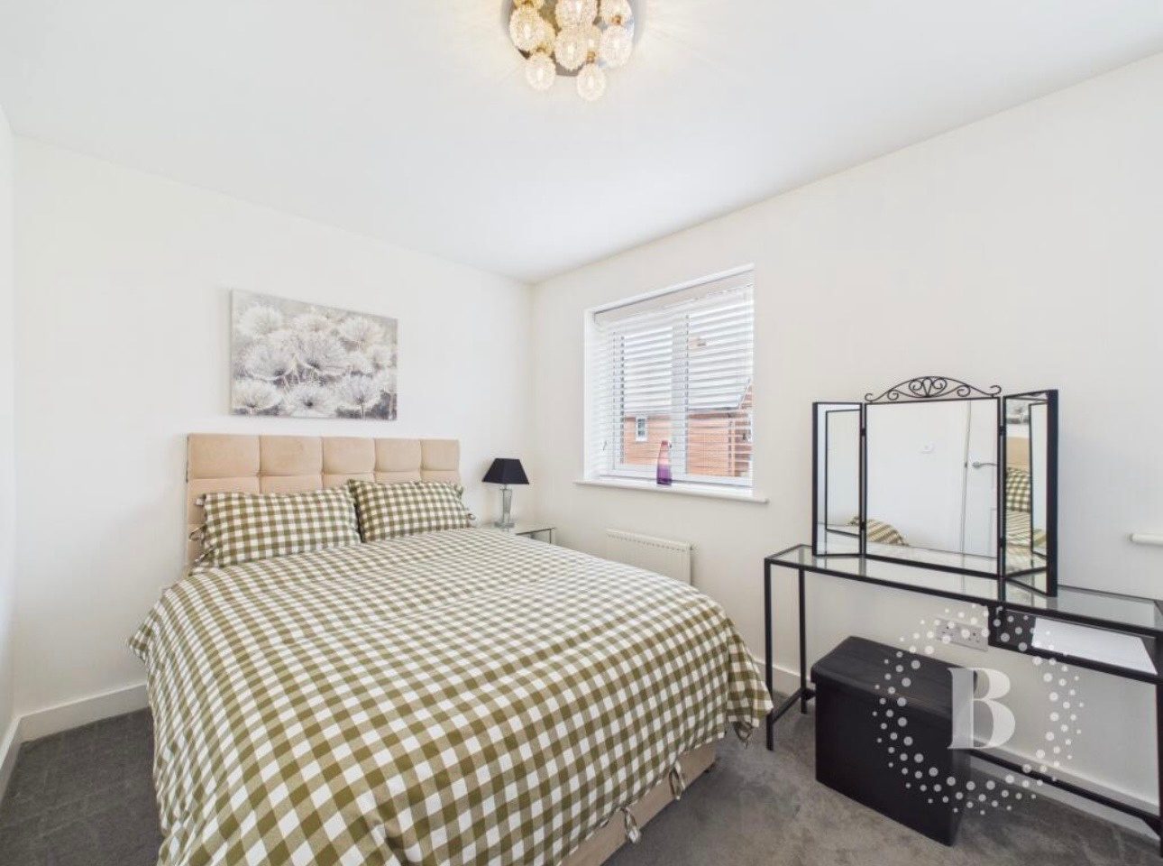 Stylish 2 Bed House photo 4