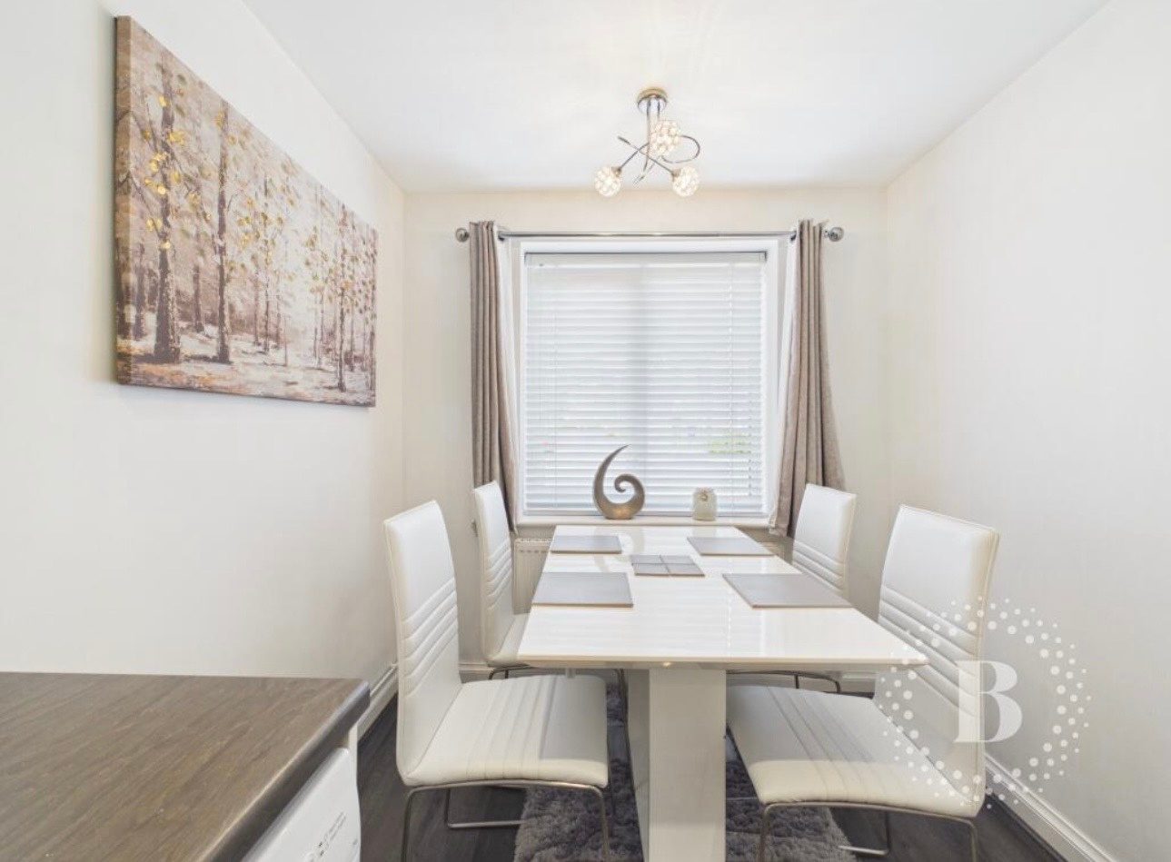 Stylish 2 Bed House photo 6
