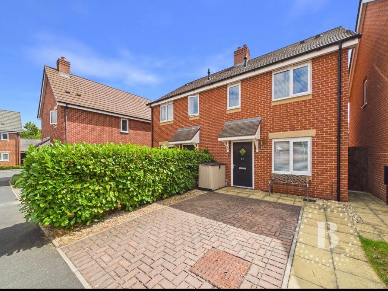 Stylish 2 Bed House photo 8