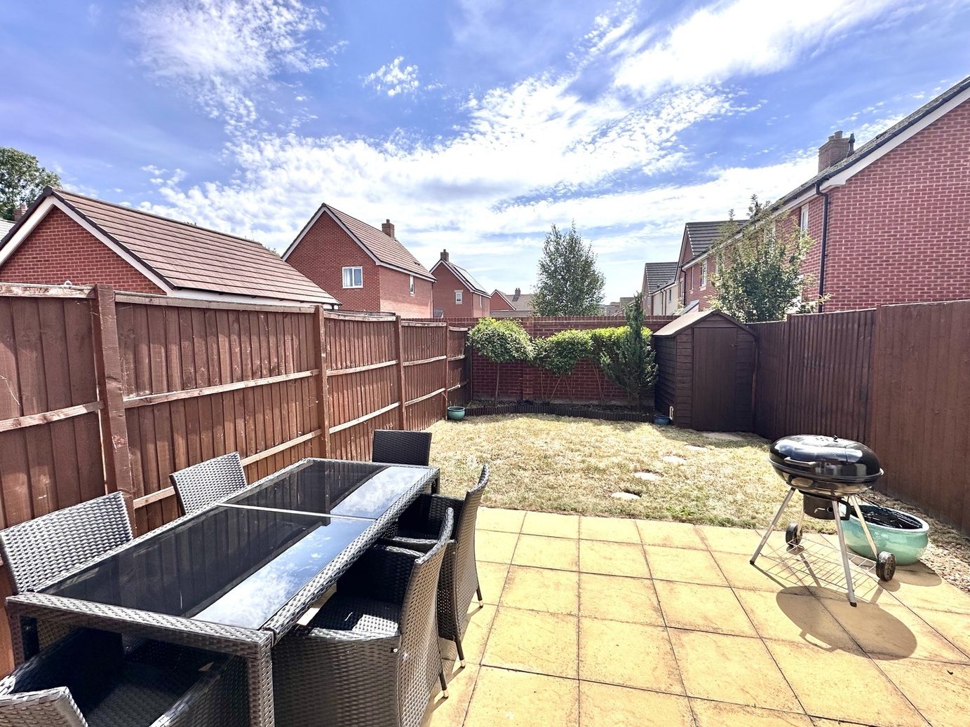 Stylish 2 Bed House photo 9